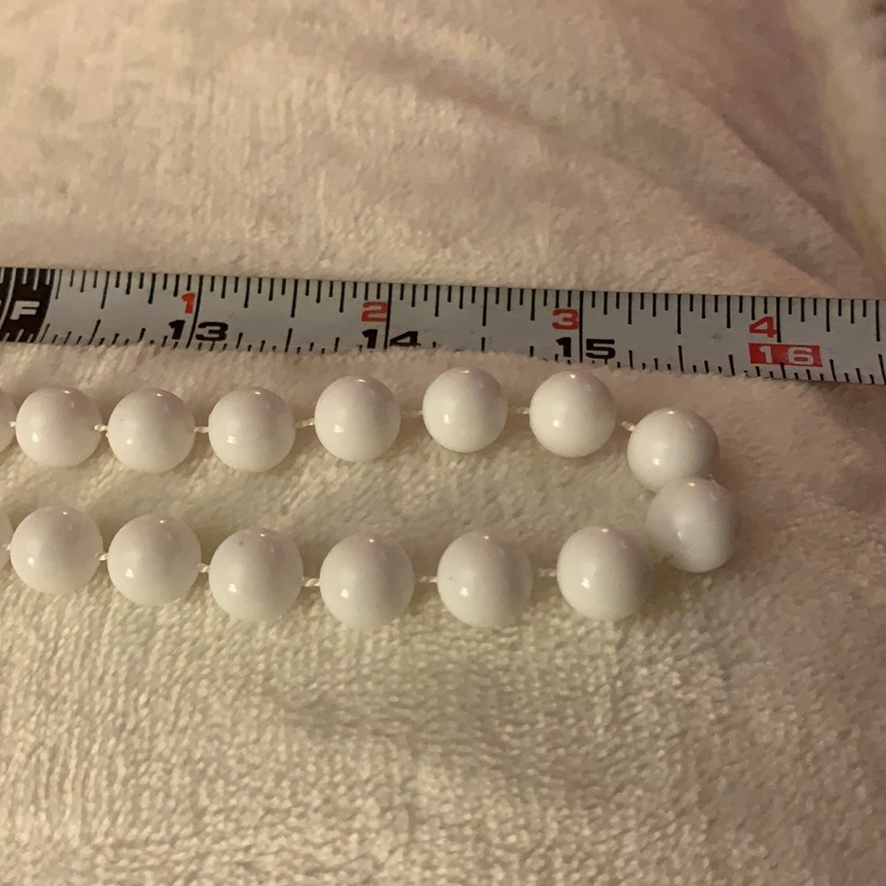 Women’s classic white plastic bead necklace - Picture 3 of 5
